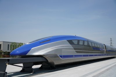 ​中国高温超导磁悬浮列车，时速每小时620公里，比高铁还快