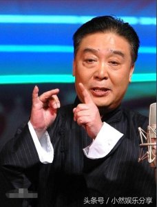 ​德艺双馨，出生相声名家，侯宝林关门弟子，郭德纲师叔，多次上春晚，与妻子相
