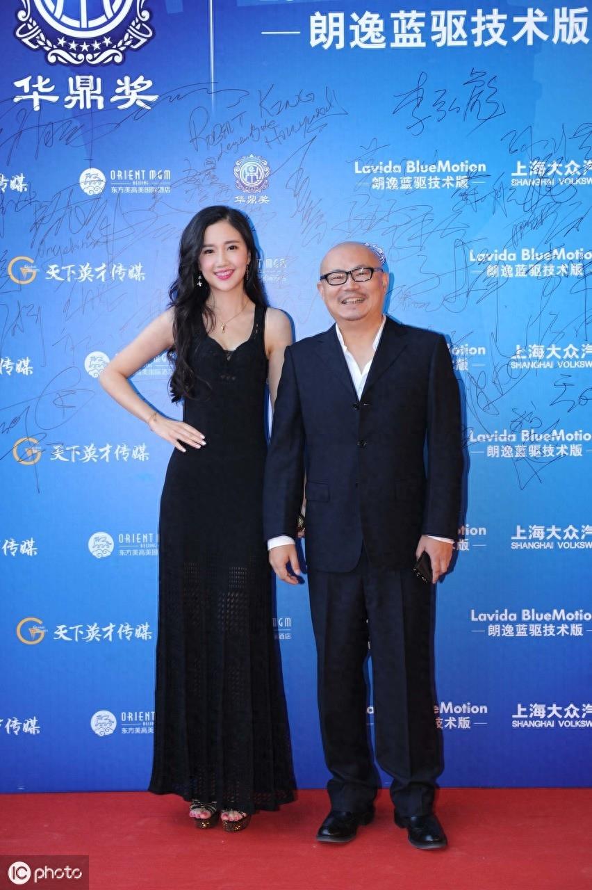 《白发王妃》惊艳亮相，两部古装捧红她，资源来了挡不住