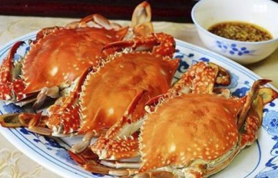 ​梭子蟹受欢迎 每天两三万斤爬上餐桌，每斤批发价只要十几元