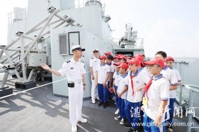 ​南部战区海军举行“舰艇开放日”