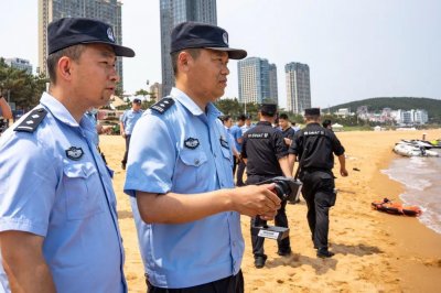​海岸警察支队高区大队组织开展海岸救生演练