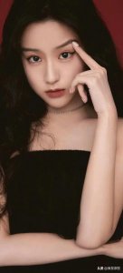 ​包上恩：从深圳女孩到荧幕绽放，她的成功之路有何不同？