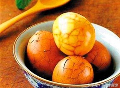 ​香浓入味的茶叶蛋是怎么煮出来的？香料，调料，茶叶一样都不能少