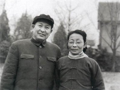 ​他是湖南人，是钟姓军衔最高的开国将军，孙女家喻户晓，他是谁？