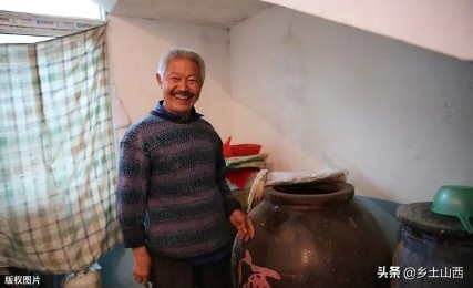 大叔没想到自己53岁找到了另一半，在大山里生活逍遥自在幸福美满