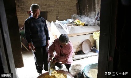大叔没想到自己53岁找到了另一半，在大山里生活逍遥自在幸福美满
