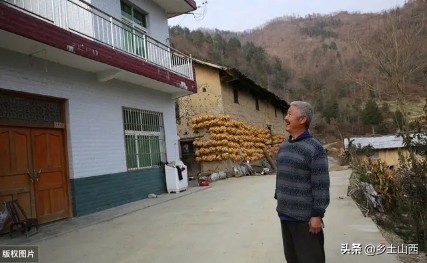 大叔没想到自己53岁找到了另一半，在大山里生活逍遥自在幸福美满