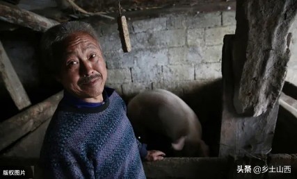大叔没想到自己53岁找到了另一半，在大山里生活逍遥自在幸福美满