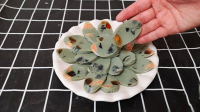 ​教你做年夜饭下酒必备松花蛋肠，14个鸡蛋做一盆，Q弹好吃无添加