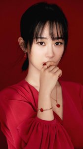 ​杨紫：小时候很丑女孩的人生逆袭之路