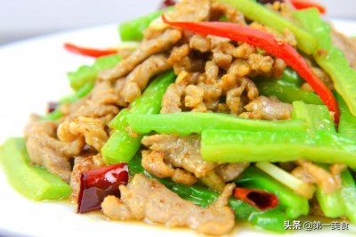 ​大厨诀窍，这样炒苦瓜肉丝，苦瓜不苦肉丝不柴，色泽翠绿很开胃