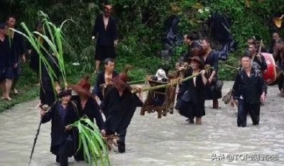 ​背着狗讨百家饭！中国独有的关于“狗”的节日，一个天堂一个地狱