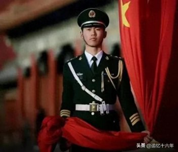 ​升旗手张自轩退役又穿上民兵军装，如今已经安置新工作真的挺好