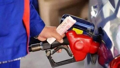 ​油价调整最新消息2023：成品油价下半年首次下调 加满一箱92号汽油省3.5元！今