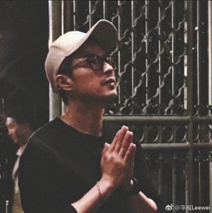 ​44岁男演员李威卷入杀人案，被警方约谈画面曝光！曾出演《放羊的星星》