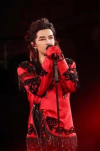 ​2024华晨宇火星演唱会深圳完美收官：创新演出与文化盛宴