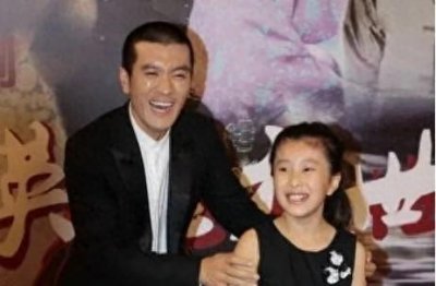 ​杨子女儿揭秘父亲巨力关系背后的故事，网友留言笑点不断