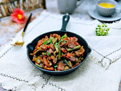​苔干口感清脆，和鸭胗一起炒，鲜香又好吃，又下饭又下酒