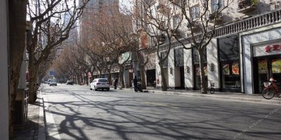 ​上海公路莫名起火（位置曾经是老上海的一个火葬场）