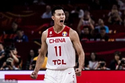 ​易建联宣布退役！篮球巨星将告别赛场让我们一起怀念他的辉煌岁月