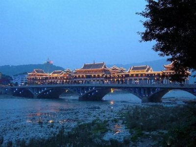 ​中国降雨最多的城：一年下雨220天被誉为雨都，有最大的熊猫基地