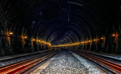 ​这条隧道，14.5公里，耗资2800亿，历时12年挖通，为何非挖不可？