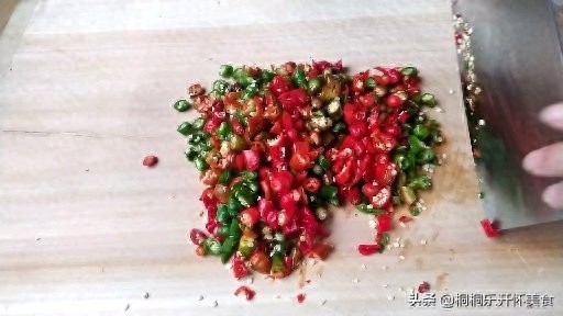 吃一口就爱上的辣椒酱做法，没有任何添加剂，香辣过瘾，健康美味
