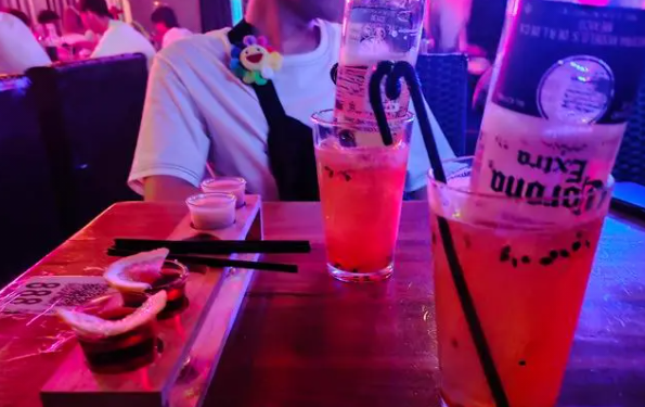 上海人气酒吧有哪些（最嗨的上海酒吧名单）(4)_