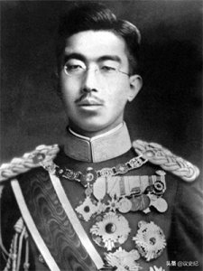 ​唯一访华的日本天皇，曾为侵华道歉，从不拜鬼因与安倍不和退位