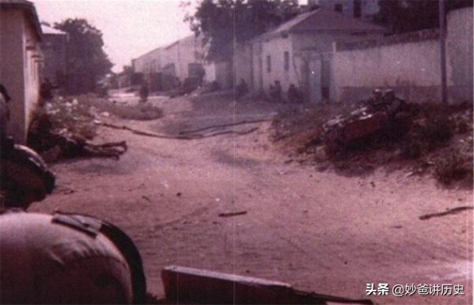 摩加迪沙之战真实镜头：美军19人阵亡，战况远比电影惨烈