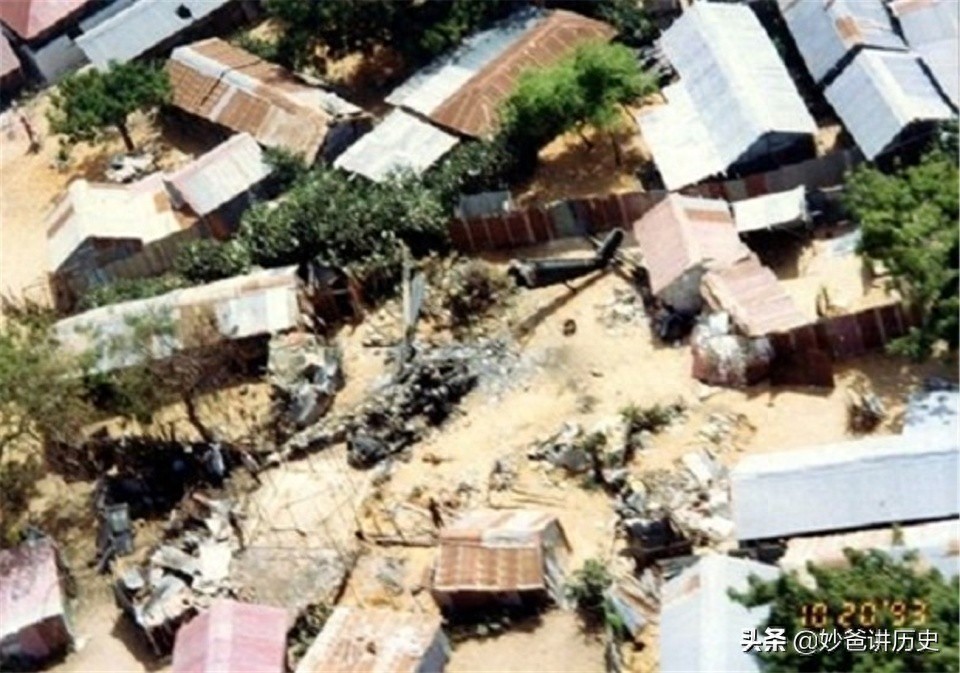 摩加迪沙之战真实镜头：美军19人阵亡，战况远比电影惨烈