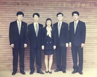 ​他凭借一场辩论赛一战成名，后成为著名主持人，曾患上重度焦虑症