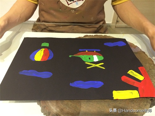 儿童创意美术:沥粉画-跟着线走