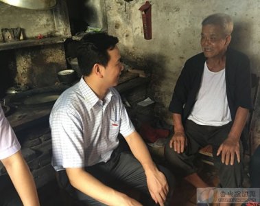 ​七一前夕 吴晓谋到水步镇慰问困难老党员