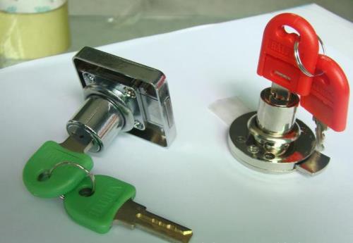 抽屉锁了没钥匙怎么开